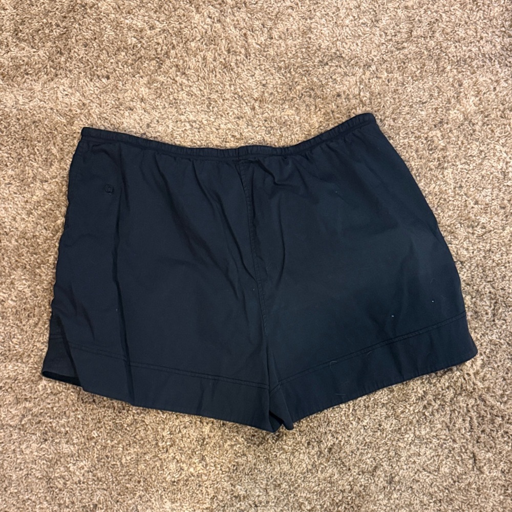 ***SOLD*** lululemon athletica Black Women's Poplin Shorts - Picture 3 of 3